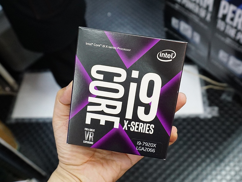 Процессоры Intel Core i9-7920X наконец-то поступили в продажу