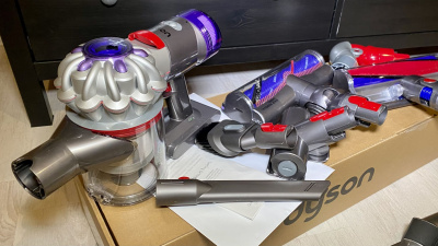  Dyson V8 Absolute  