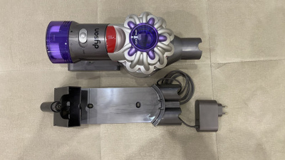  Dyson V8 Absolute  