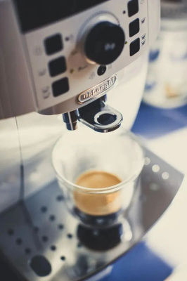 ���������� Delonghi Magnifica S ECAM21.117.SB 1450�� �����������/������