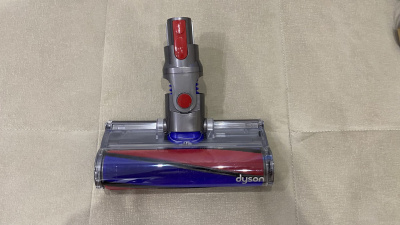  Dyson V8 Absolute  